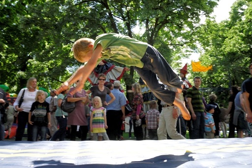 Nachwuchspreis 2026 im Rahmen des 8. Internationalen Varietéfestivals: Künstlerische junge Talente aus Unterfranken gesucht!