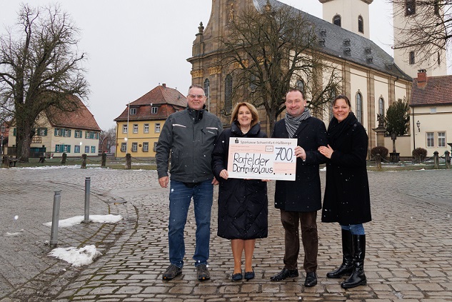 Spende vom Rafelder Dorfnikolaus-Team: 700 Euro für das Jugendhilfezentrum Maria Schutz