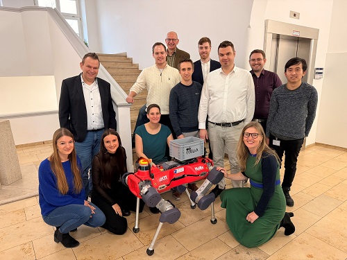 Robo-Dog HELIA soll Personal der Hautklinik unterstützen: Das UKW ist auf den Roboterhund gekommen