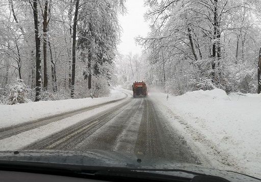 Schneechaos: Rund 200 wetterbedingte Einsätze in Unterfranken, überwiegend Unfälle mit Sachschaden und Verkehrsbehinderungen