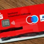 Angebliche Abbuchung: Betrüger geben sich vor einer Rentnerin als Mitarbeiter der Sparkasse aus