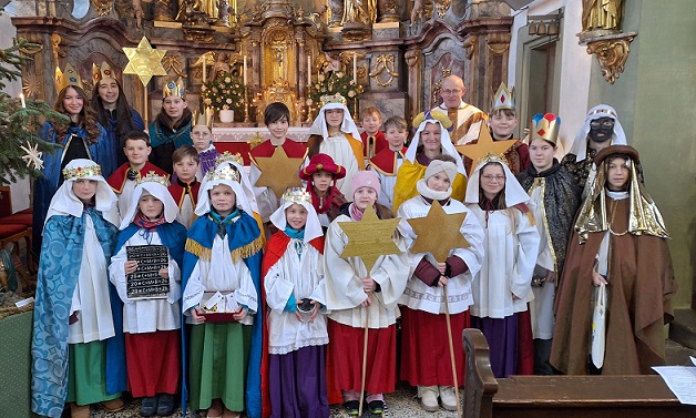 Gemeinsamer Aussendungsgottesdienst für drei Ortschaften: Viele Sternsinger waren bei der Messfeier in Brebersdorf anwesend