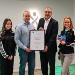 Mit Urkunde und Ausbildungssiegel: „PhysioKonzept“ aus Waldbüttelbrunn als neuer IHK-Ausbildungsbetrieb zertifiziert