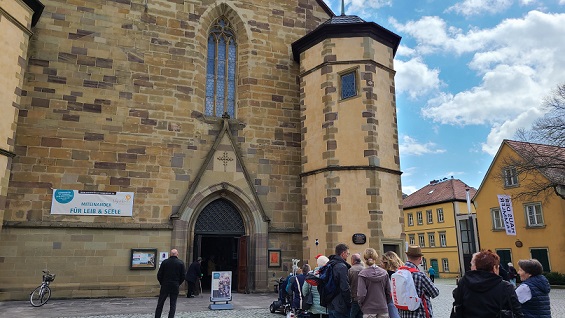 Vielfältige Dienstleistungen der Diakonie Schweinfurt während der Schweinfurter Vesperkirche
