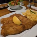 Essen wie Gott in Franken: Das Rotbarschfilet mit Kartoffelsalat im Brauereigasthof Wagner