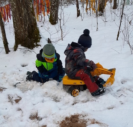 Winterzauber im BRK-Waldkindergarten Üchtelhausen sorgte für große Begeisterung