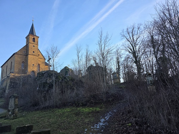 Fahr mal hin und lauf mal rum: Der Aufstieg zur Wallfahrts-Gügelkirche St. Pankratius – MIT VIELEN FOTOS