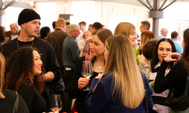 Benefiz-Weinmesse des Rotary-Club Würzburg-Residenz Anfang Februar auf Gut Wöllried in Rottendorf bei Würzburg