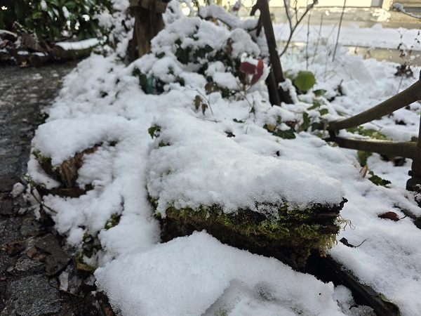 Wintereinbruch in Unterfranken: Unfälle und Verkehrsbehinderungen, Polizei und Rettungskräfte im Dauereinsatz