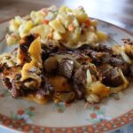 Bleib´ zuhaus´ und ess´ daheim: Zwiebelfleisch mit Kartoffelsalat plus weiteren Salaten