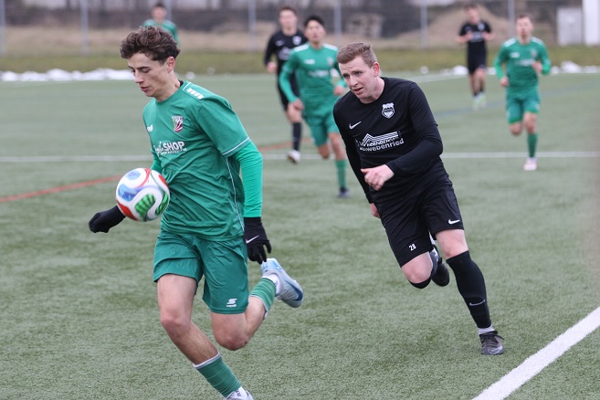 Drei Tore auf dem Kunstrasen: Im Landesliga-Duell wirft Abtswind die Schwebenrieder aus dem Pokal – VIELE FOTOS!
