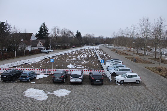 Parken am Bleichwasen: Die ersten Autofahrer haben die Ausweich-Möglichkeit bereits genutzt