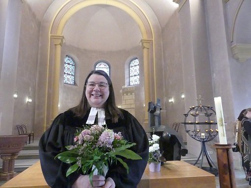 Orientierung im Labyrinth des Lebens: Pfarrerin Sandra Strunz als Krankenhaus- und Rehaseelsorgerin in Bad Kissingen eingeführt