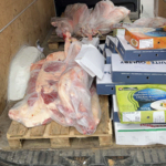 Polizei stoppt Transporter und zieht hunderte Kilo teils unverpacktes Fleisch aus dem Verkehr