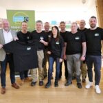 Landkreis Würzburg setzt weiter auf faire Arbeitskleidung: Wertschätzung gegenüber Mitarbeitern und Verantwortung entlang der globalen Lieferketten