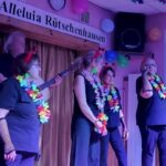 Für den Fasching braucht man nicht viel Platz: Beste Stimmung auf der wohl kleinsten Fastnachts-Bühne im Landkreis