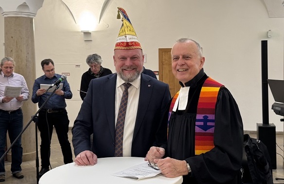 Halleluja und Helau: Faschingsgottesdienst im Landratsamt Würzburg zu Gemeinschaft, Rollen und Masken