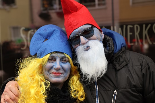 Helau in der Schweinfurter Innenstadt: So war der große Faschingsumzug, bei dem die Wirtschaftsjunioren einen OB-Kandidaten verschwiegen – VIELE FOTOS & VIDEO!