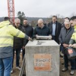 Grundsteinlegung Henneberg-Grundschule: Eine Zeitkapsel verbindet Vergangenheit und Gegenwart