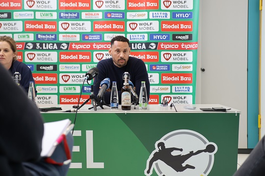 „Laufen, kämpfen – und ein bisschen kratzen!“: Der neue FC 05-Trainer Jermaine Jones will mit den Schnüdeln noch die 3. Liga halten