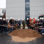 Investition in die Zukunft: Spatenstich für Erweiterungsbau und Modernisierung der Josef-Greising-Schule