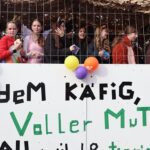 Bonbons, Beats und ein Riesenaffe: So war der Rosenmontags-Gaudiwurm in Kützberg – MIT FOTOS & FILM!