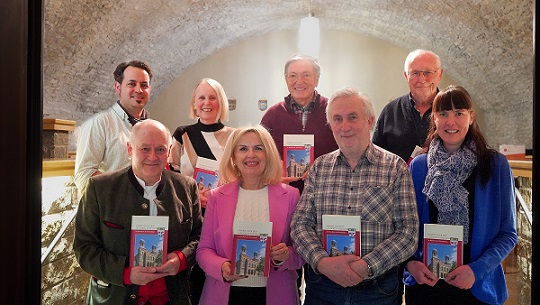 Aufruf zur Mitarbeit an der Ausgabe 2027: Aber jetzt ist erst mal das Landkreisbuch Kitzingen 2026 erschienen