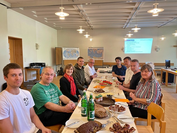 Das 3. Linux Café am 7. März: Wenn das Notebook funktioniert, aber keine Softwareupdates mehr bekommt