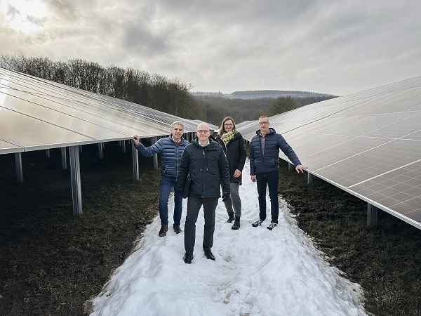 Neue Energie für sauberes Wasser: Großflächige Photovoltaikanlage an der Kläranlage Bad Kissingen