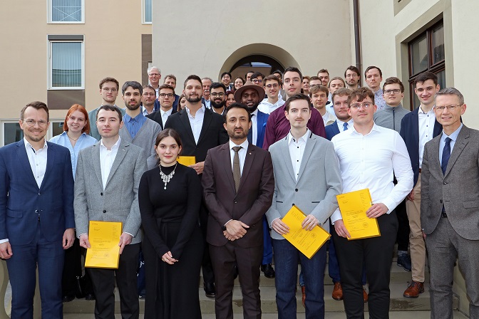 Feier in der Schweinfurter Rathausdiele: Auszeichnung für beste Absolventinnen und Absolventen der THWS