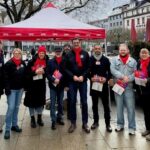 Schelmsrasen, Geldersheimer Straße und Marktplatz: Haustürbesuche und Infostand zur Kommunalwahl von SPD/Volt