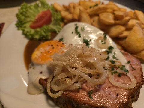Essen wie Gott in Franken: Leberkäs´ und Rahmschnitzel im Gasthaus Glückstein