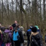 Tierspuren entdecken und Natur erleben: Grafenrheinfelder Schulkinder entdecken den Wald