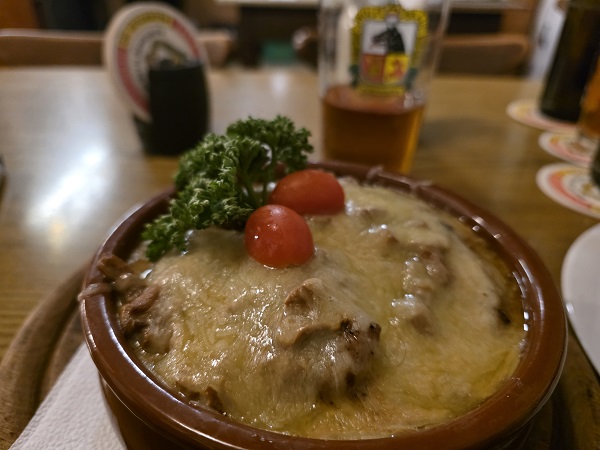 Essen wie Gott in Franken: Der Wilderertopf mit Schweinefilet, Spätzle und Waldpilzsoße