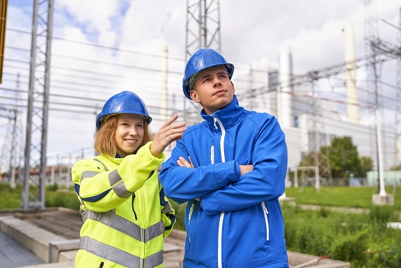 Praxisnähe und klare berufliche Perspektiven: Immer mehr dual Studierende in Bayern