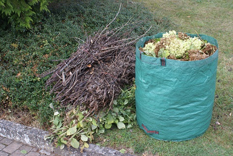 Holzige Gartenabfälle: Sammelaktion gewährleistet wohnortnahe Abgabemöglichkeit