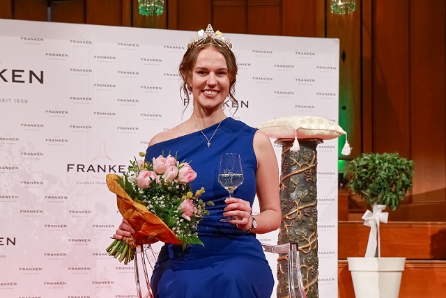 Rund 400 Termine kommen auf sie zu: Angelina Seiler aus Stammheim ist die 68. Fränkische Weinkönigin