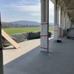 Update zum Turniergebäude in der Au: Finaler Schliff des Betonbodens