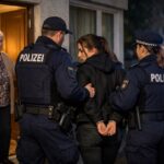 Weil sie Bargeld von einer 88-Jährigen erbeuten wollte: 25 Jahre alte angebliche Polizeibeamtin in Haft