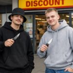 Polizei sucht Zeugen: 48-Jähriger wird von zwei bislang unbekannten Tätern mit Messern bedroht