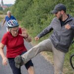 Streit eskaliert: Unbekannter schlägt und tritt eine 70 Jahre alte Frau an, die sich über den Wildpinkler beschwerte – und weitere Polizeimeldungen