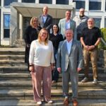 „Sie prägen das Gesicht unseres Landratsamtes“: Landrat ehrt Jubilare und verabschiedet langjährige Mitarbeitende in den Ruhestand