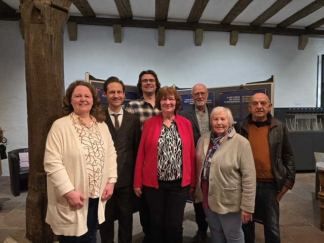 „300 Jahre Elek – Spuren aus Gerolzhofen“: Bewegende Ausstellung im Alten Rathaus eröffnet