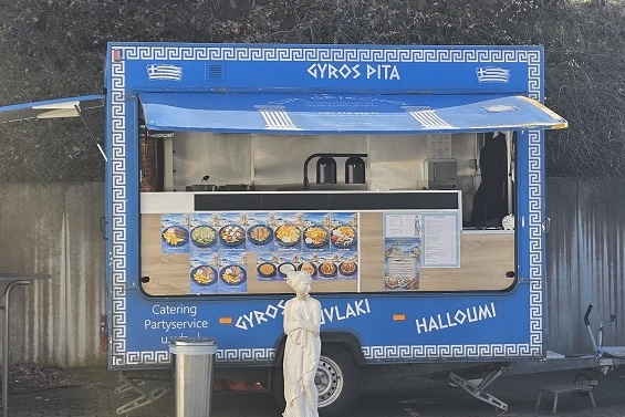 Neuer griechischer Foodtruck auf dem Haßfurter Marktplatz bereichert das kulinarische Angebot