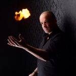 Magie trifft auf Hypnose, Experimente auf Interaktivität: Imad Magician kommt nach Lohr!