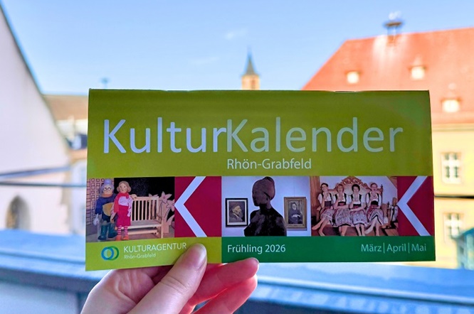 Kunst und Kultur im Landkreis Rhön-Grabfeld: Die Frühlingsausgabe des Kalenders 2026 liegt bereit