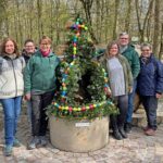 Wildparkfreunde gestalten den Osterbrunnen und laden zur Ostereiersuche am Ostersonntag ein