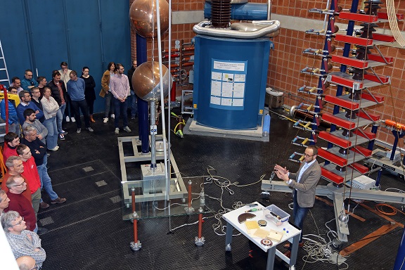 Physik-Fachschaftsleitungen der unterfränkischen Gymnasien zu Gast an der Technischen Hochschule Würzburg-Schweinfurt