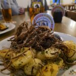Essen wie Gott in Franken: Leber und Gemüse mit angebratenen Kartoffeln, dazu ganz viele Röstzwiebeln