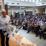 Lebensuhr zum Abschied: Sebastian Witzel folgt auf Norbert Völkl an der Betriebsratsspitze bei SKF